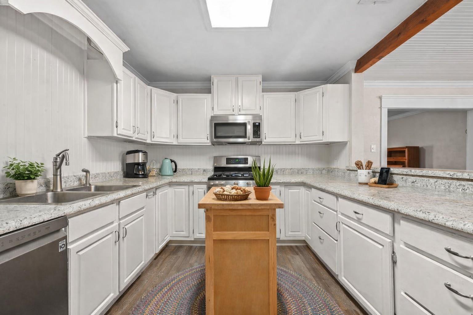 11739 County Road 401, Stockdale, TX 78160