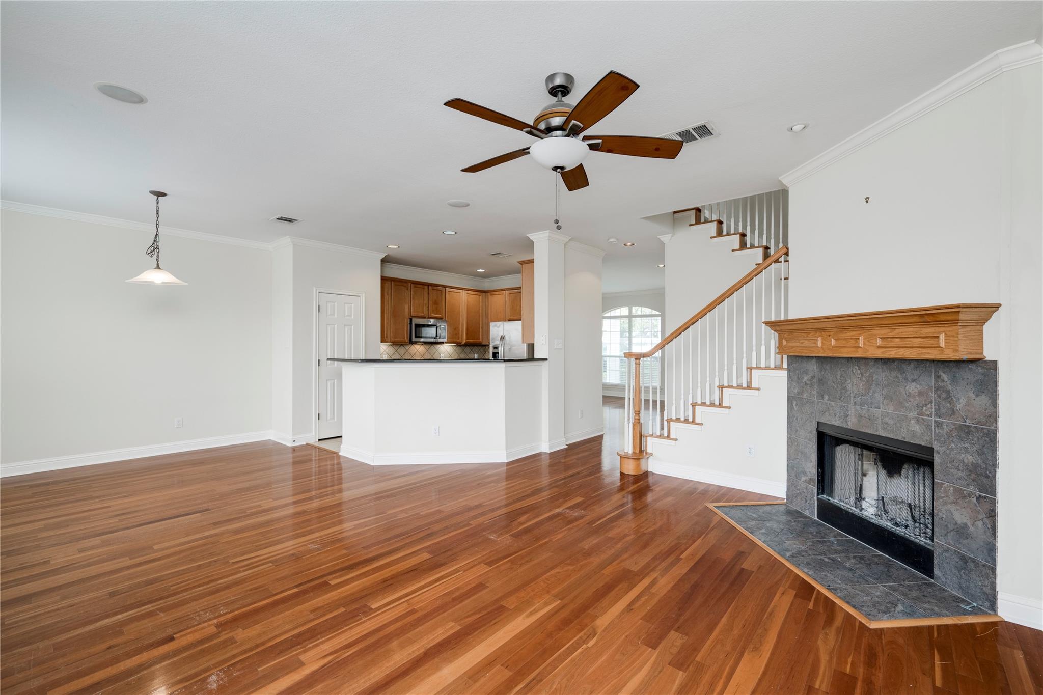 1817 Village Oak Ct, Austin, TX 78704