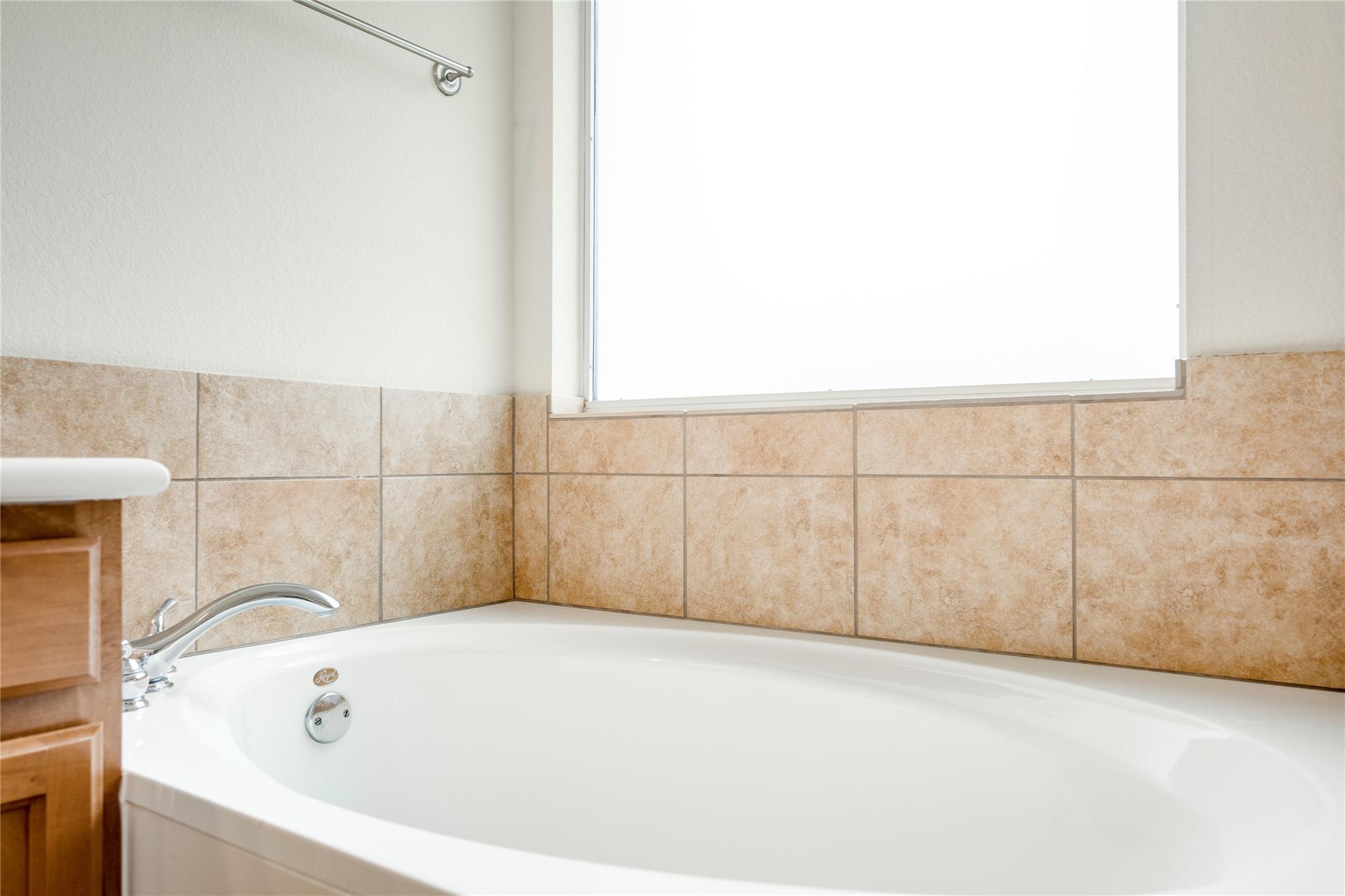 1817 Village Oak Ct, Austin, TX 78704