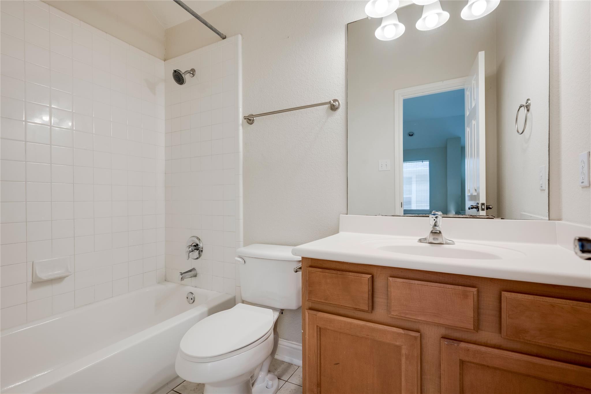 1817 Village Oak Ct, Austin, TX 78704