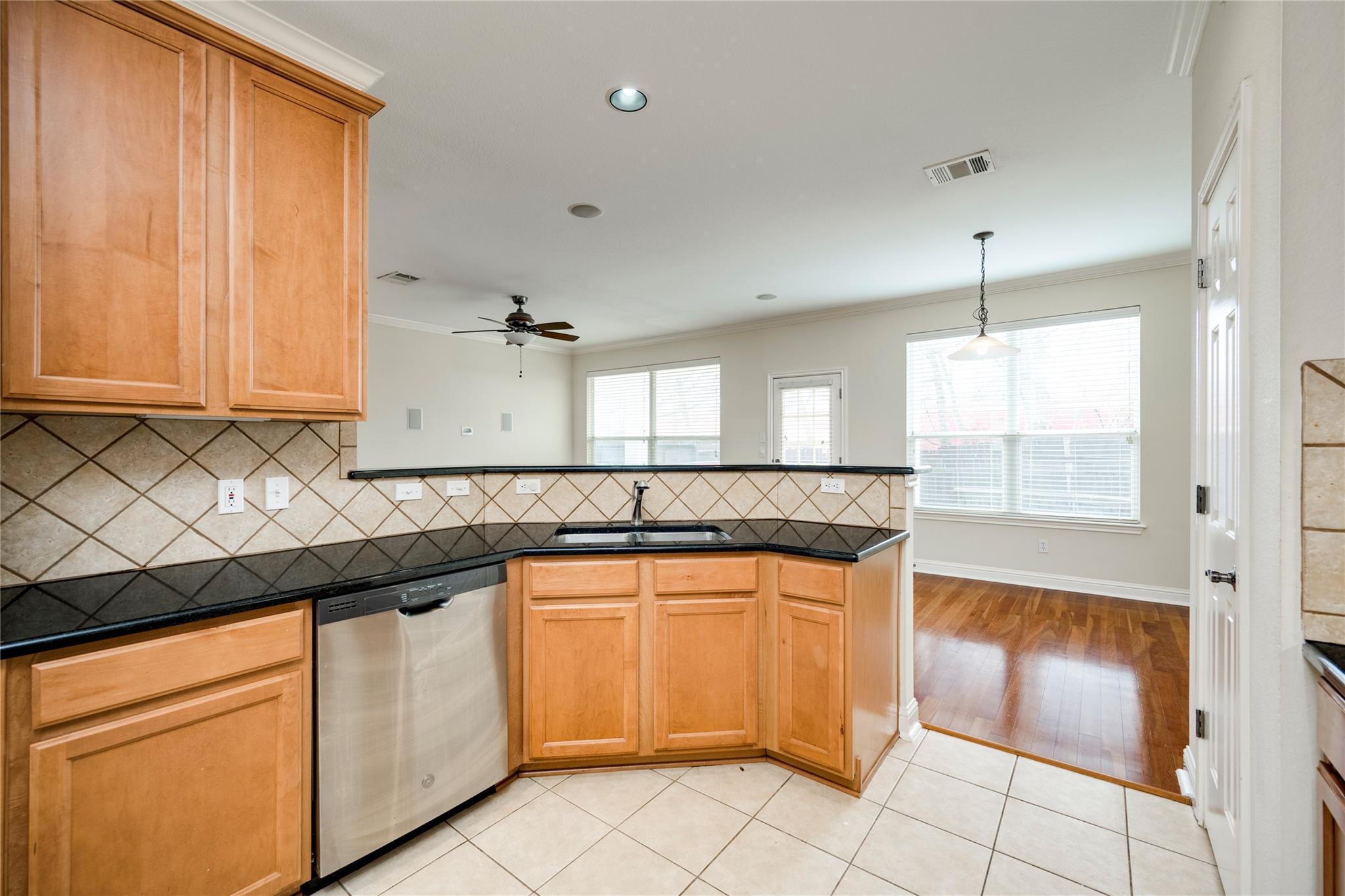 1817 Village Oak Ct, Austin, TX 78704