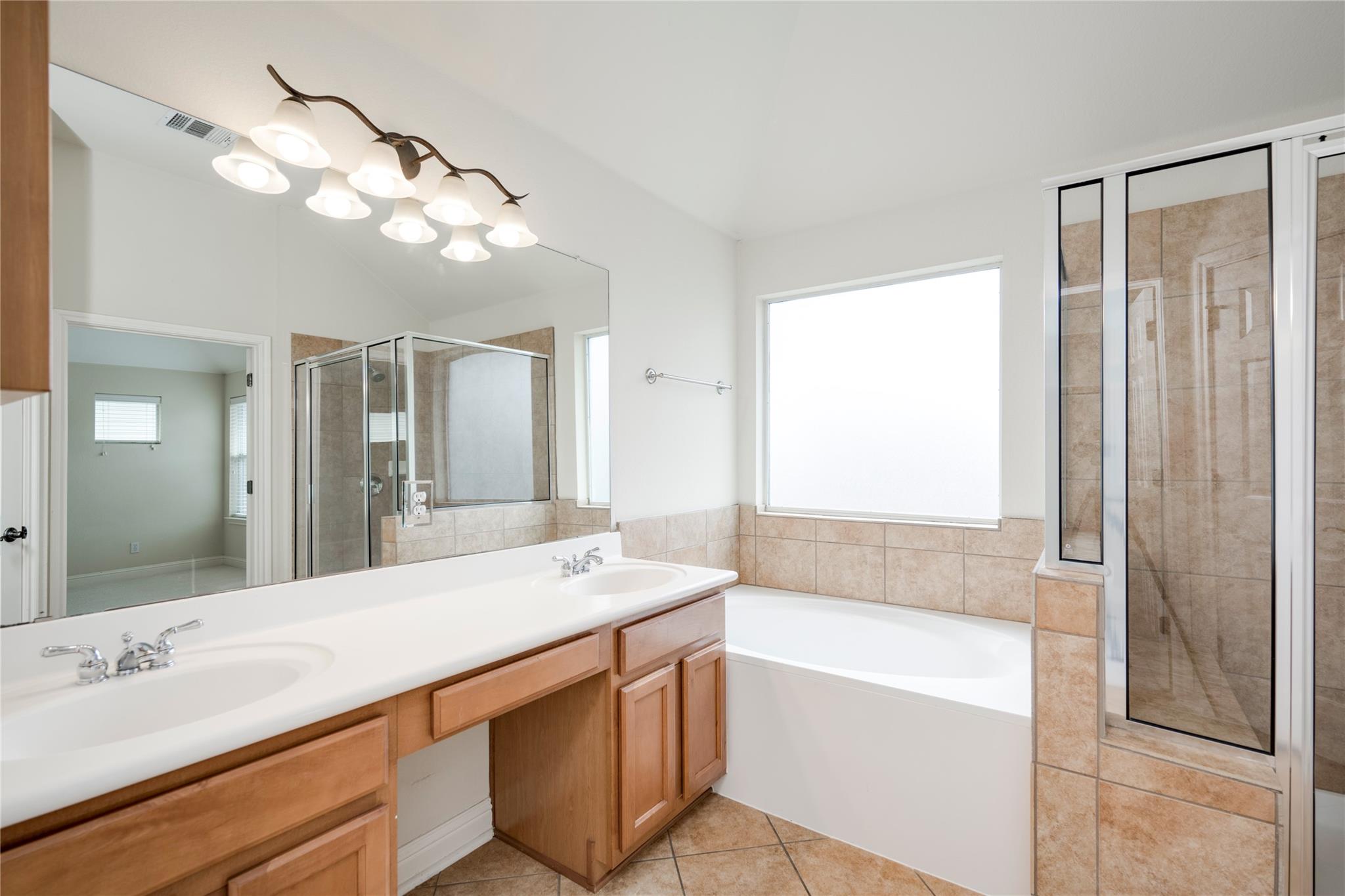 1817 Village Oak Ct, Austin, TX 78704