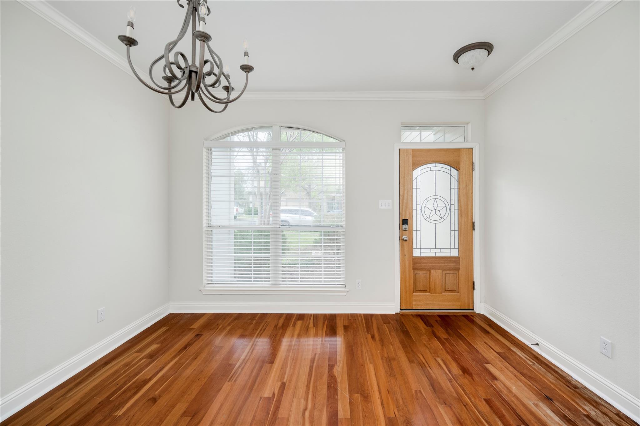 1817 Village Oak Ct, Austin, TX 78704