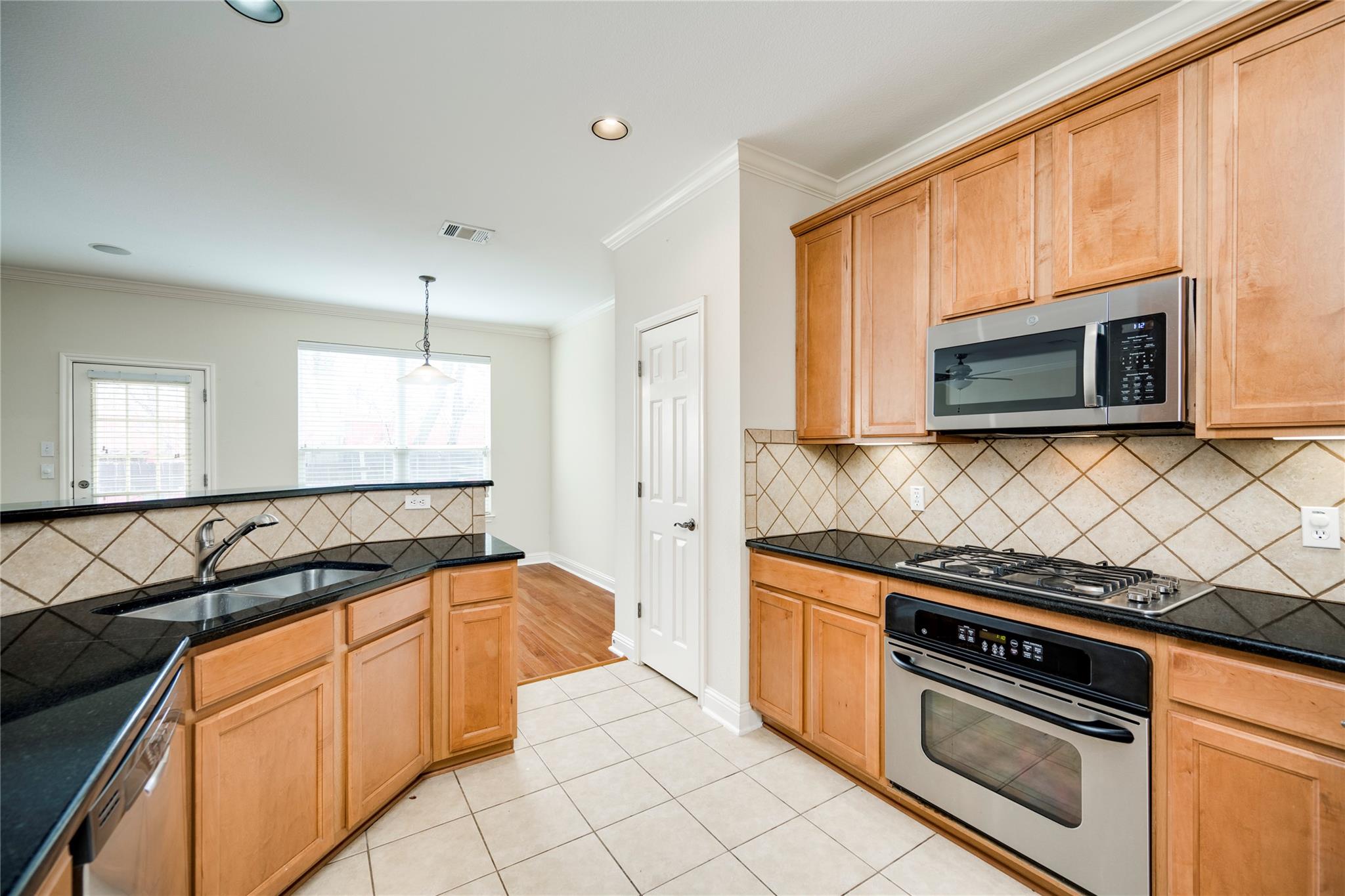 1817 Village Oak Ct, Austin, TX 78704