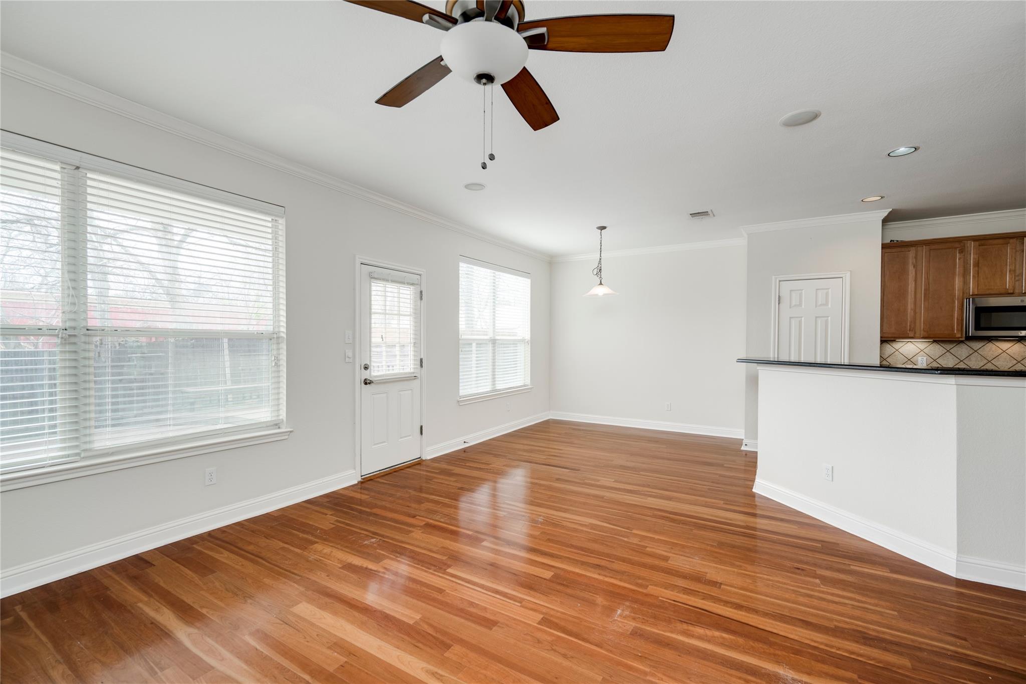 1817 Village Oak Ct, Austin, TX 78704