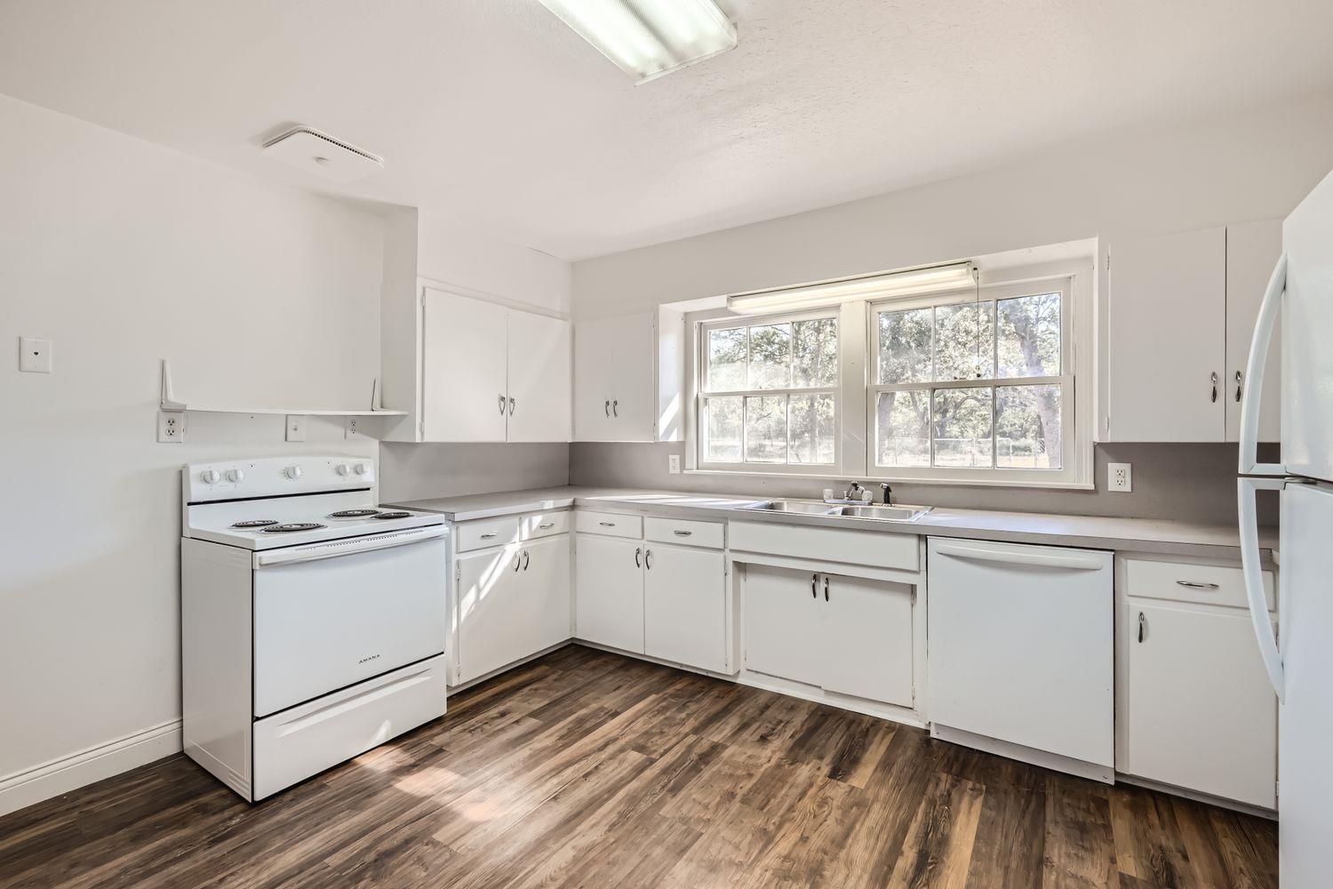 7348 S Us Highway 183 Highway, Lockhart, TX 78644