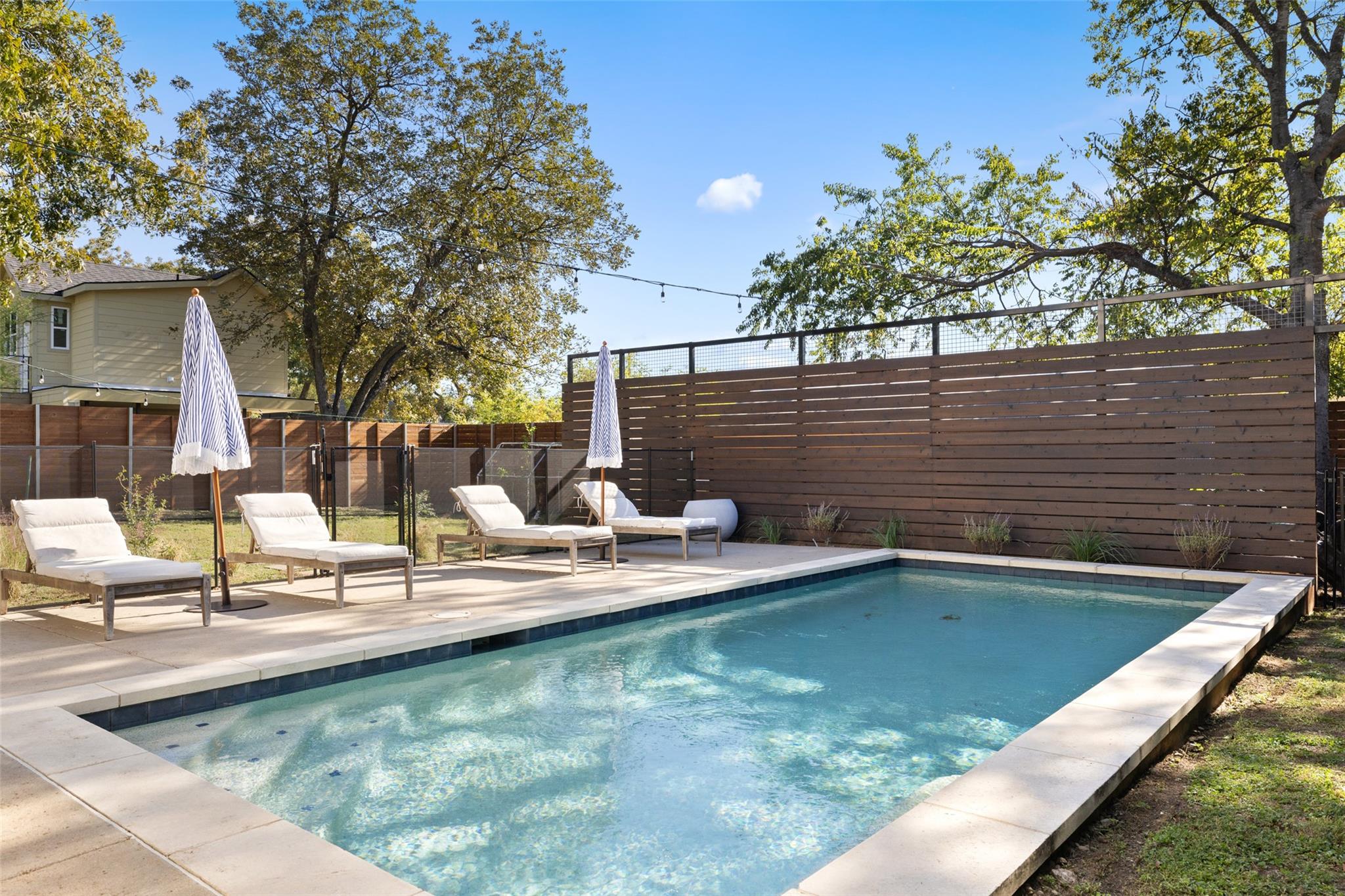 909 E 50th St, Austin, TX 78751