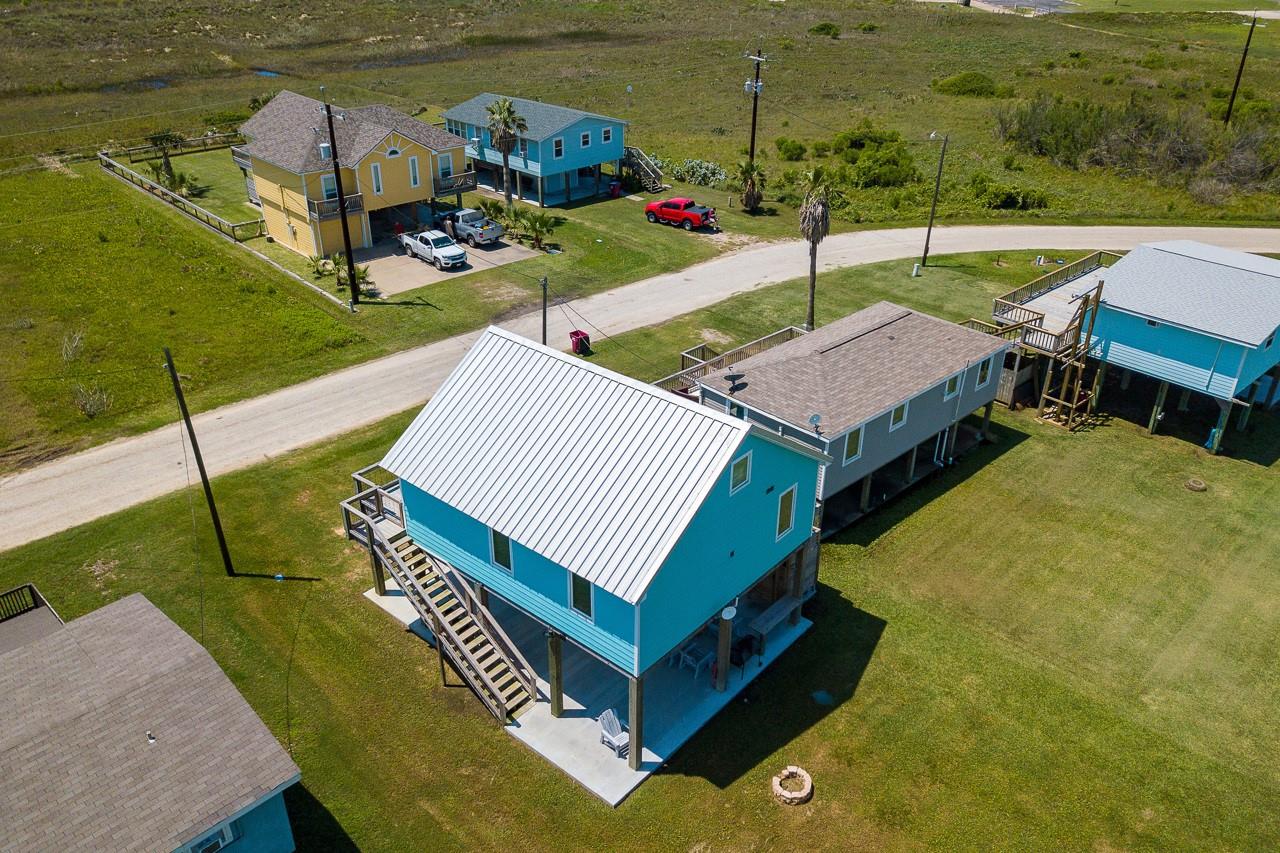 119 Beach Front Dr, Matagorda, TX 77457