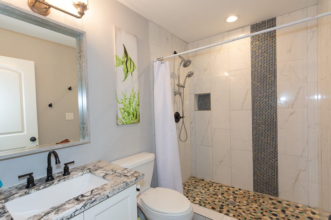 119 Beach Front Dr, Matagorda, TX 77457