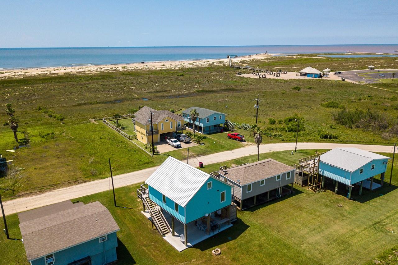 119 Beach Front Dr, Matagorda, TX 77457