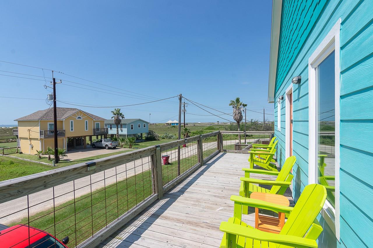 119 Beach Front Dr, Matagorda, TX 77457