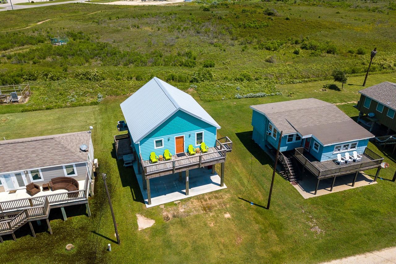 119 Beach Front Dr, Matagorda, TX 77457