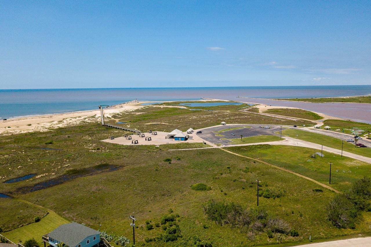 119 Beach Front Dr, Matagorda, TX 77457