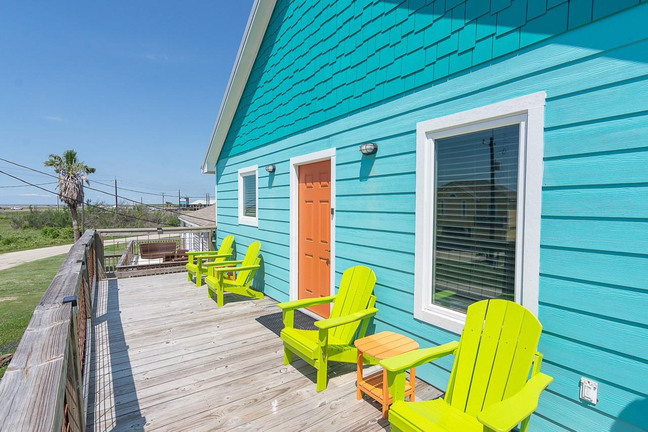119 Beach Front Dr, Matagorda, TX 77457