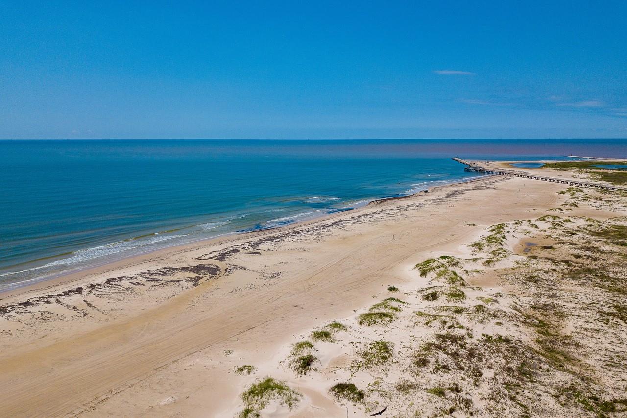 119 Beach Front Dr, Matagorda, TX 77457