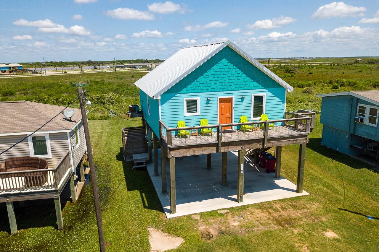 119 Beach Front Dr, Matagorda, TX 77457