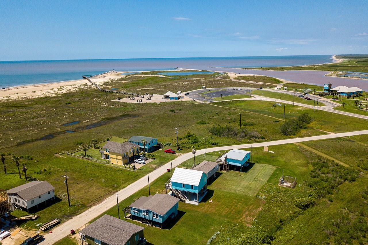 119 Beach Front Dr, Matagorda, TX 77457