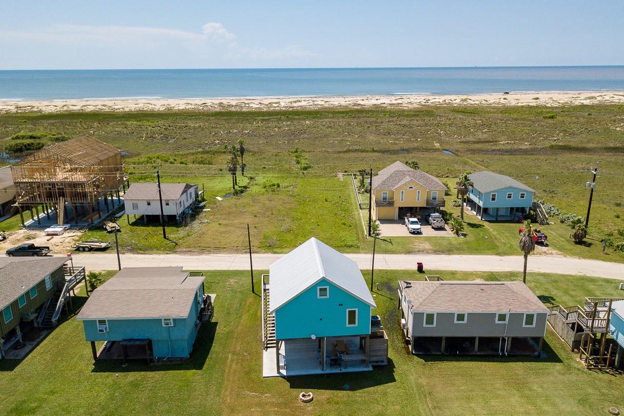 119 Beach Front Dr, Matagorda, TX 77457