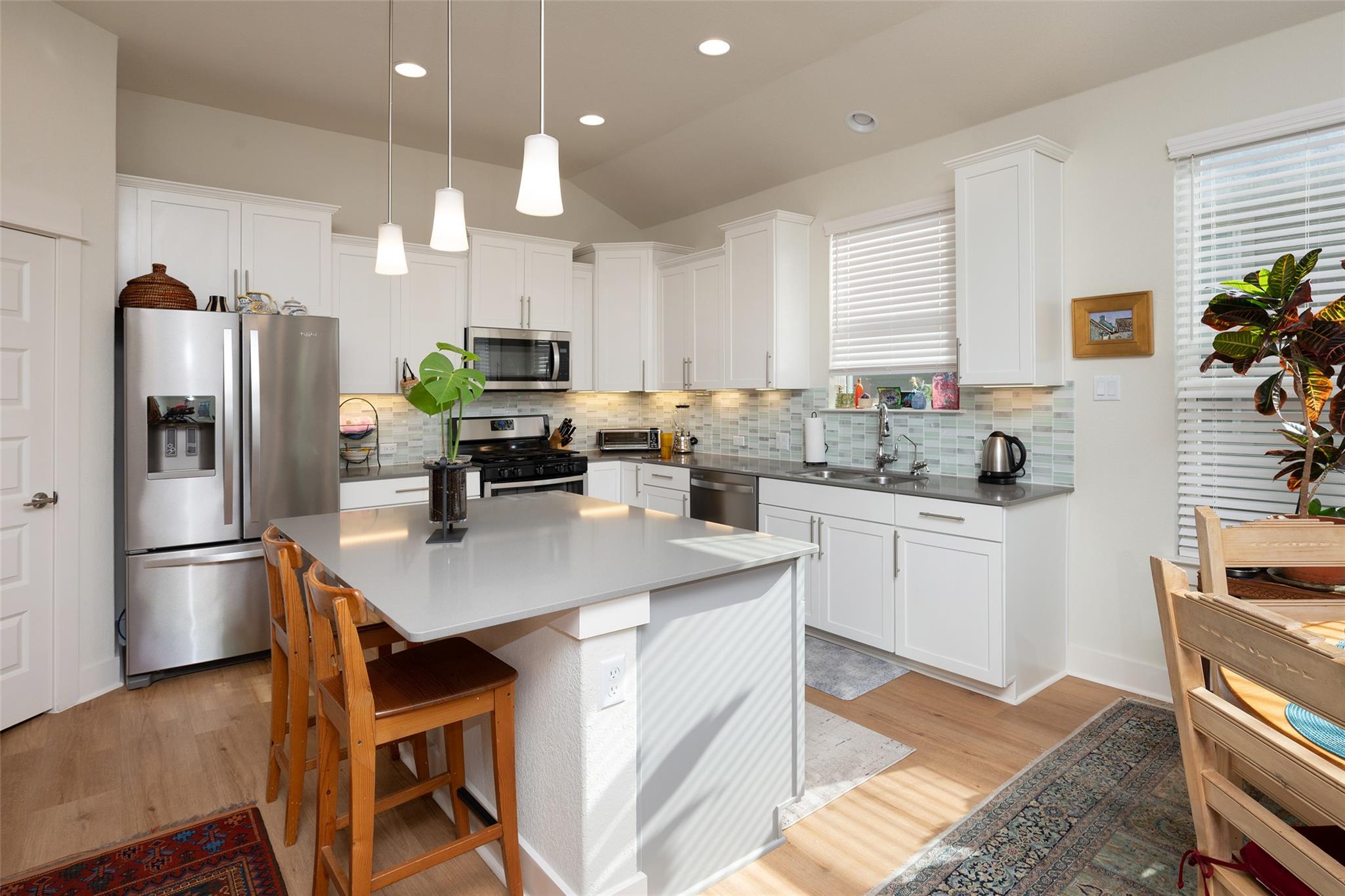 137 Big Leaf Dr, Buda, TX 78610