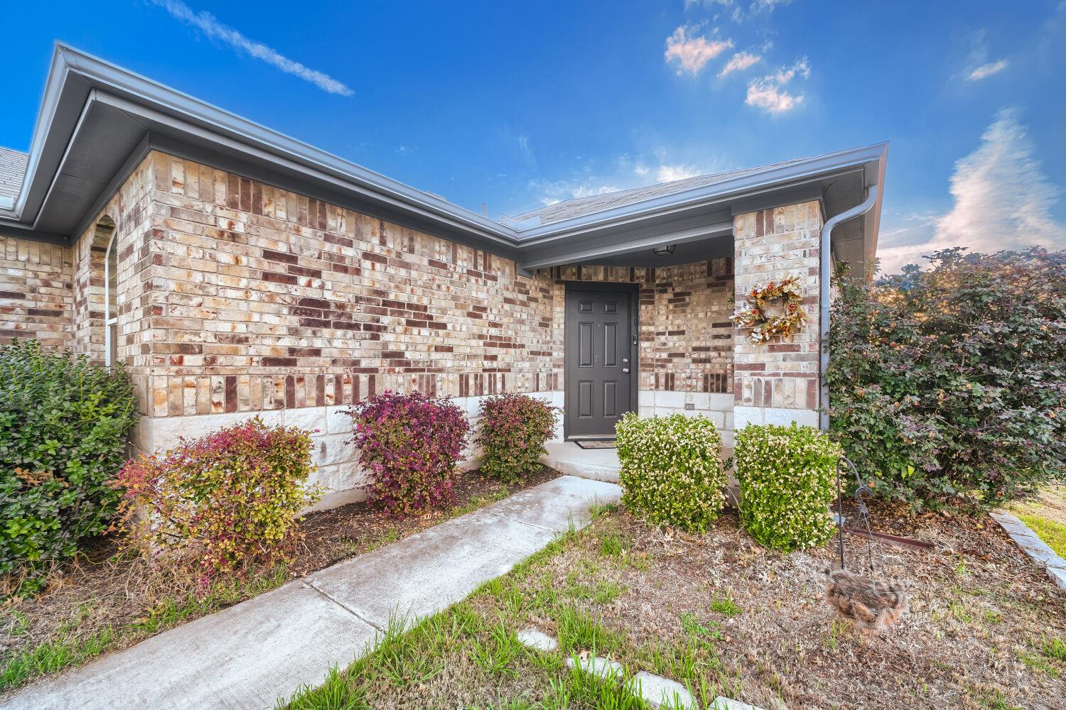 100 Liard River Rd, Hutto, TX 78634