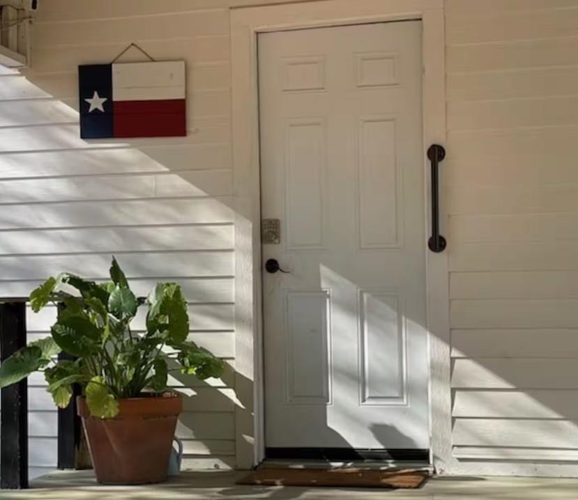 1241 Post Oak Point Rd, New Ulm, TX 78950