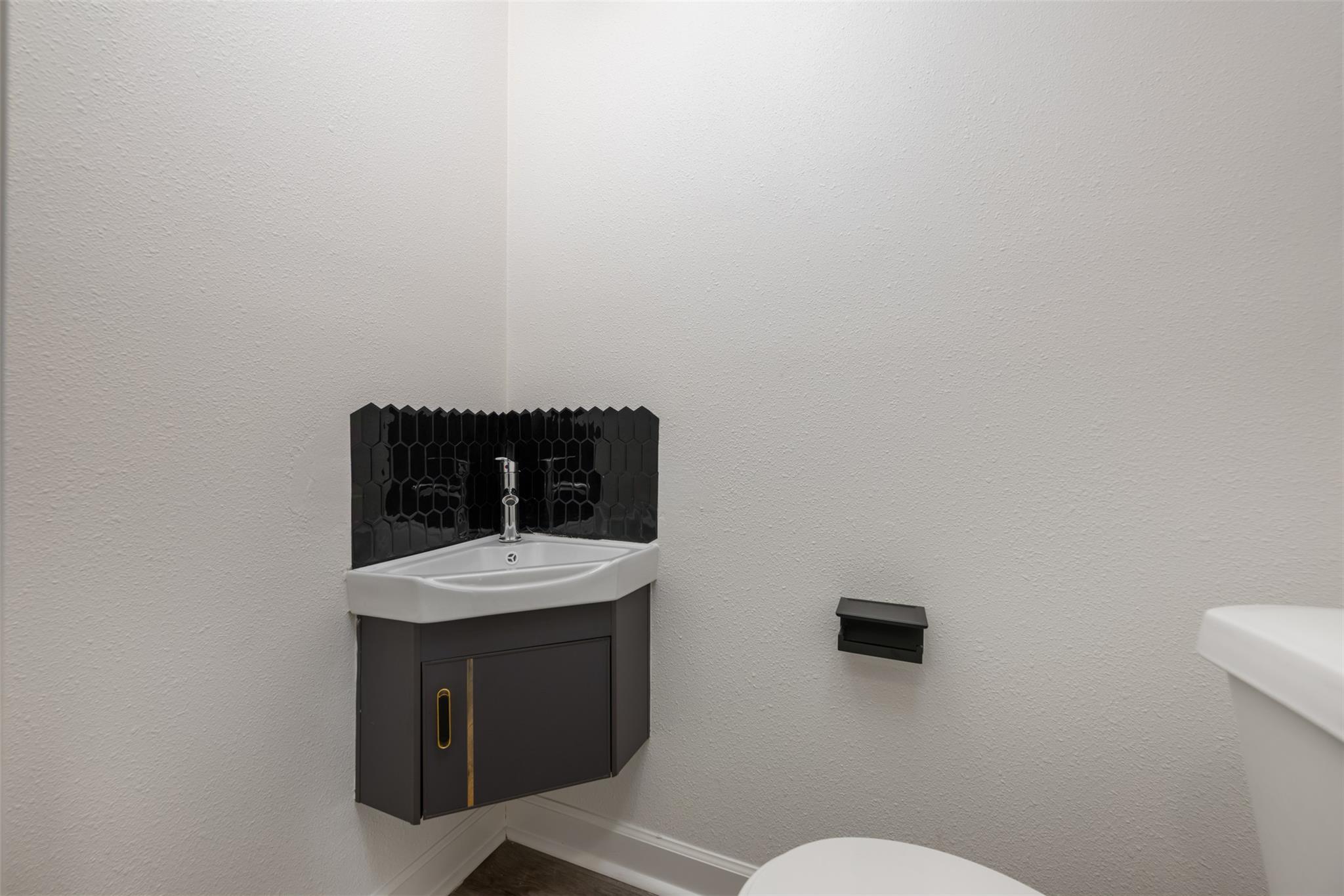 6107 Bullard Dr # A, Austin, TX 78757