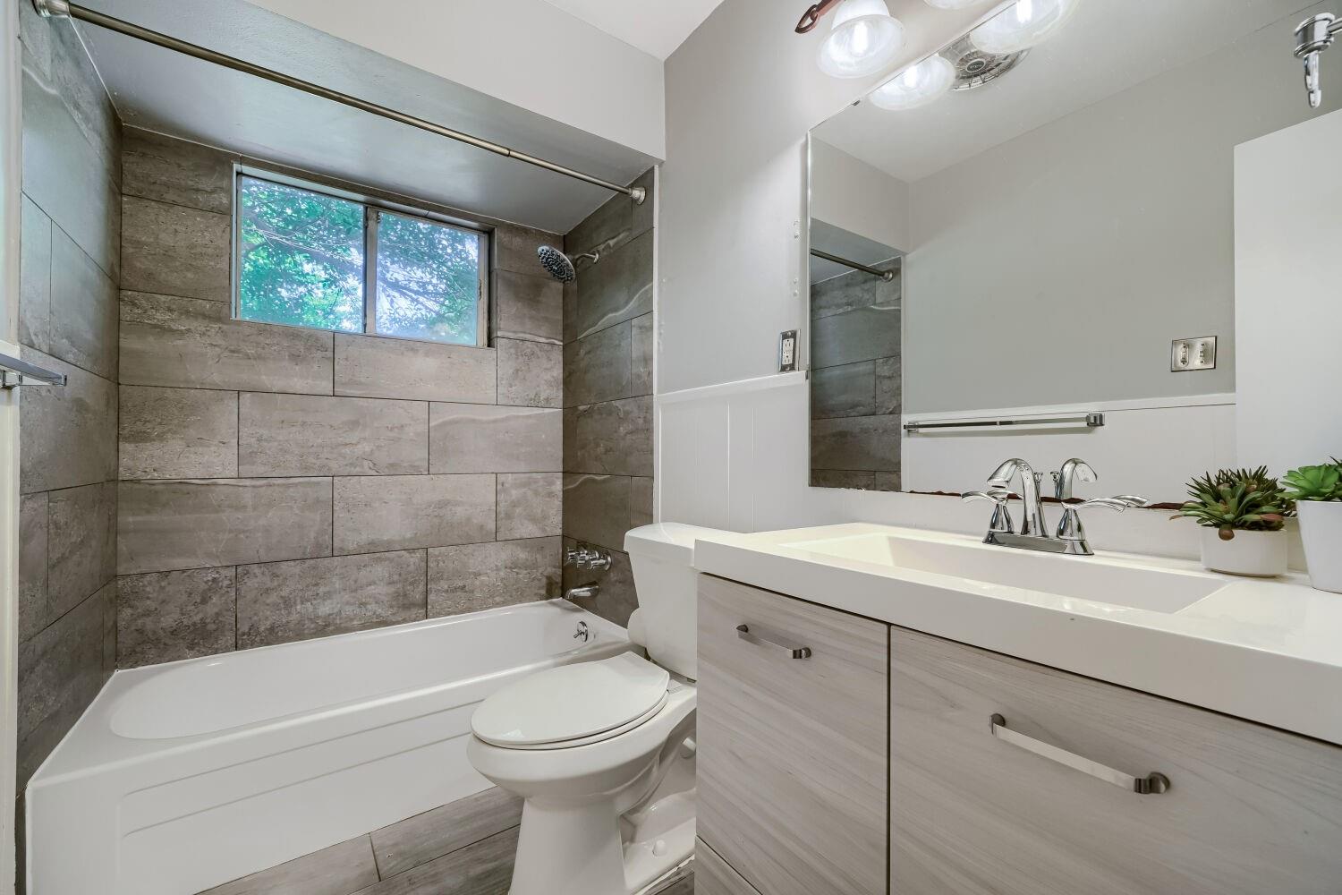 8308 Hathaway Dr, Austin, TX 78757