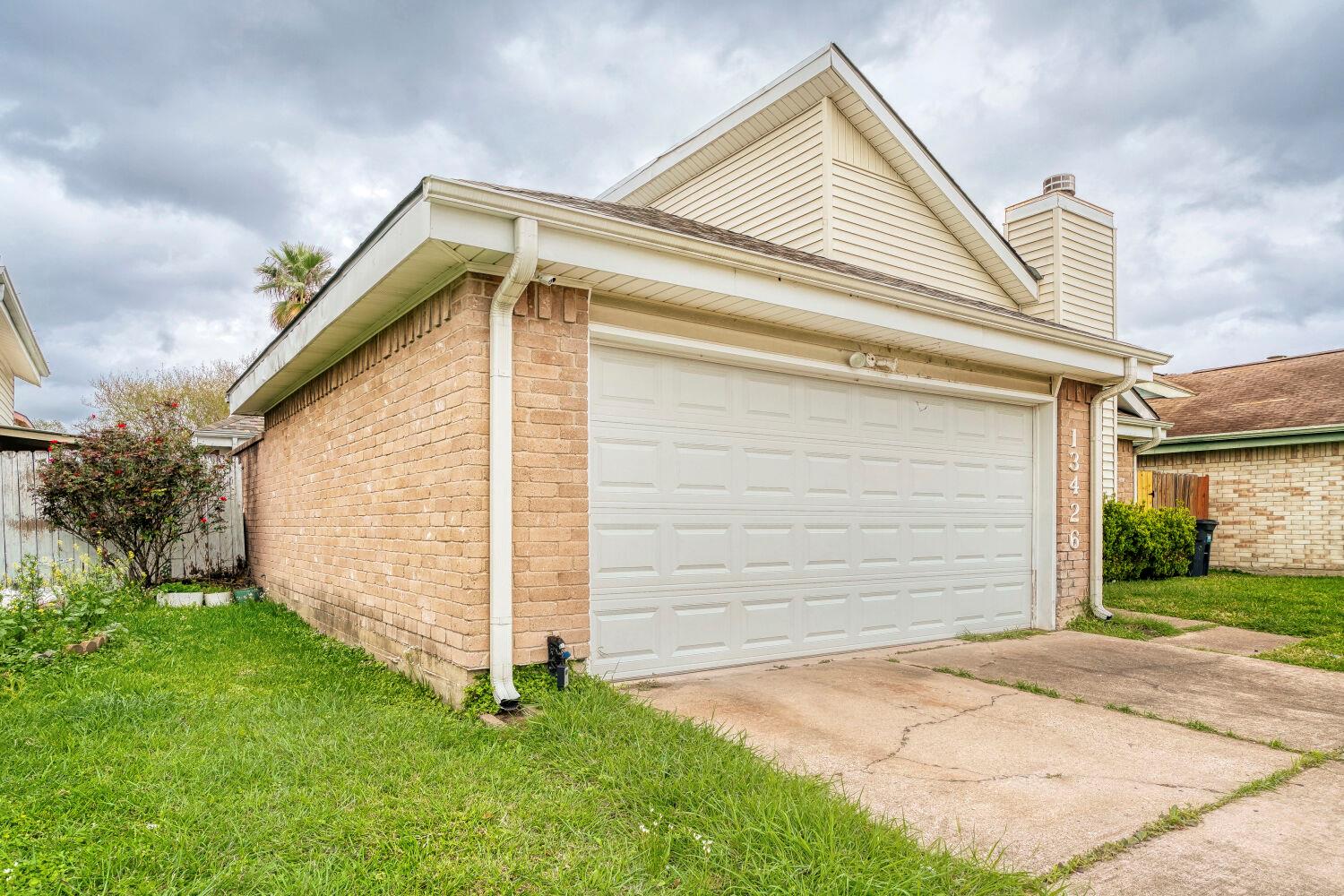 13426 Carruth Ln, Houston, TX 77083