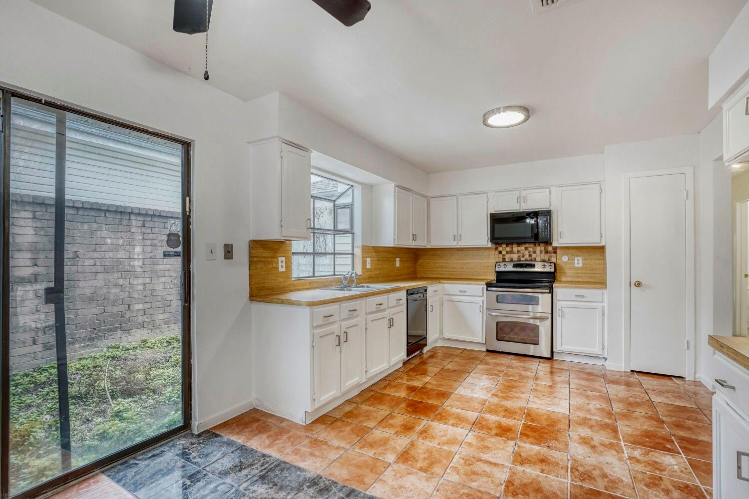 13426 Carruth Ln, Houston, TX 77083