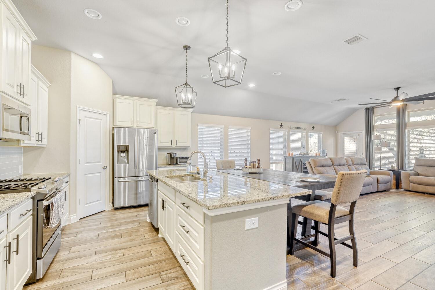 2416 BURBERRY Ln, Leander, TX 78641