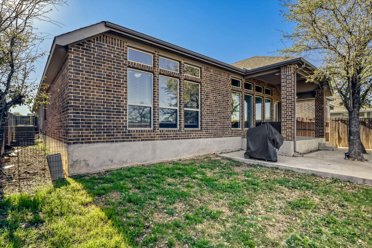 2416 BURBERRY Ln, Leander, TX 78641