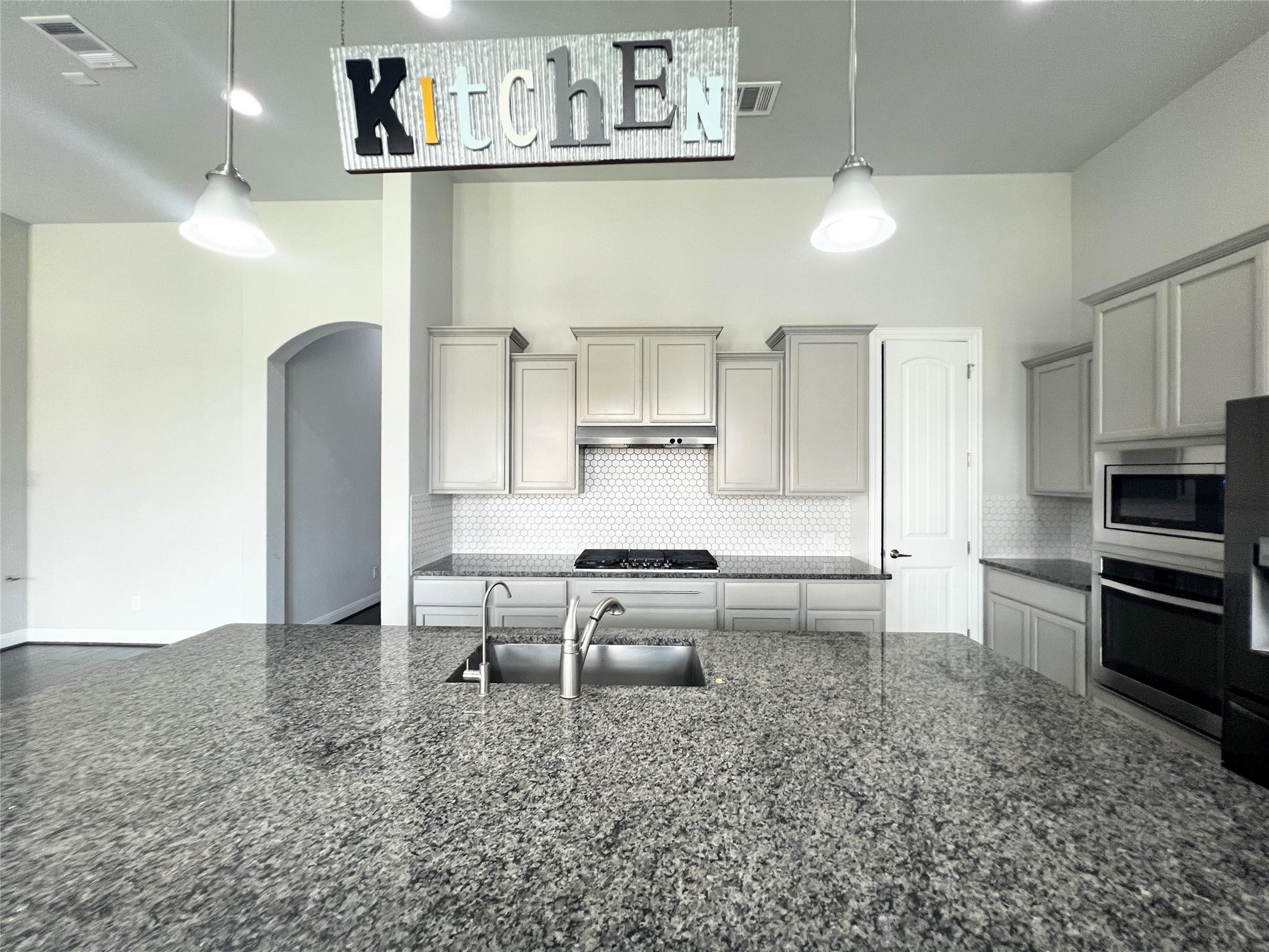 2700 Hudson Ln, Leander, TX 78641