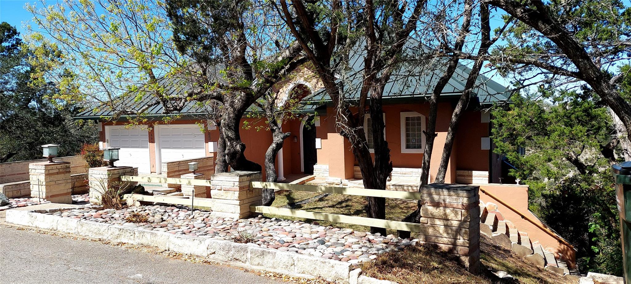 695 Sunset Dr, Wimberley, TX 78676