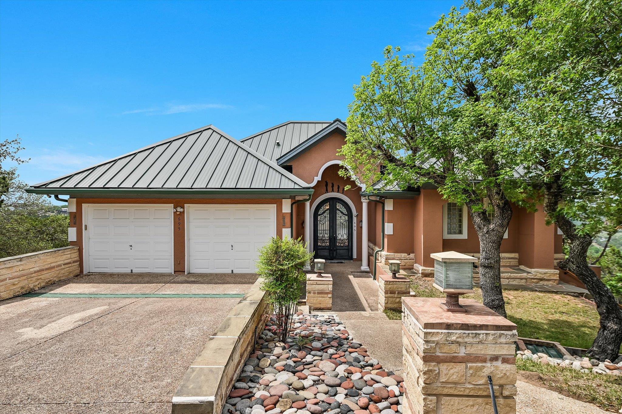 695 Sunset Dr, Wimberley, TX 78676