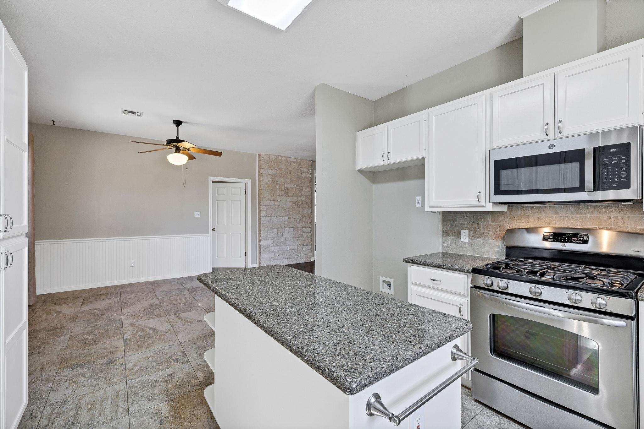 3016 Tradewind Dr, Spicewood, TX 78669