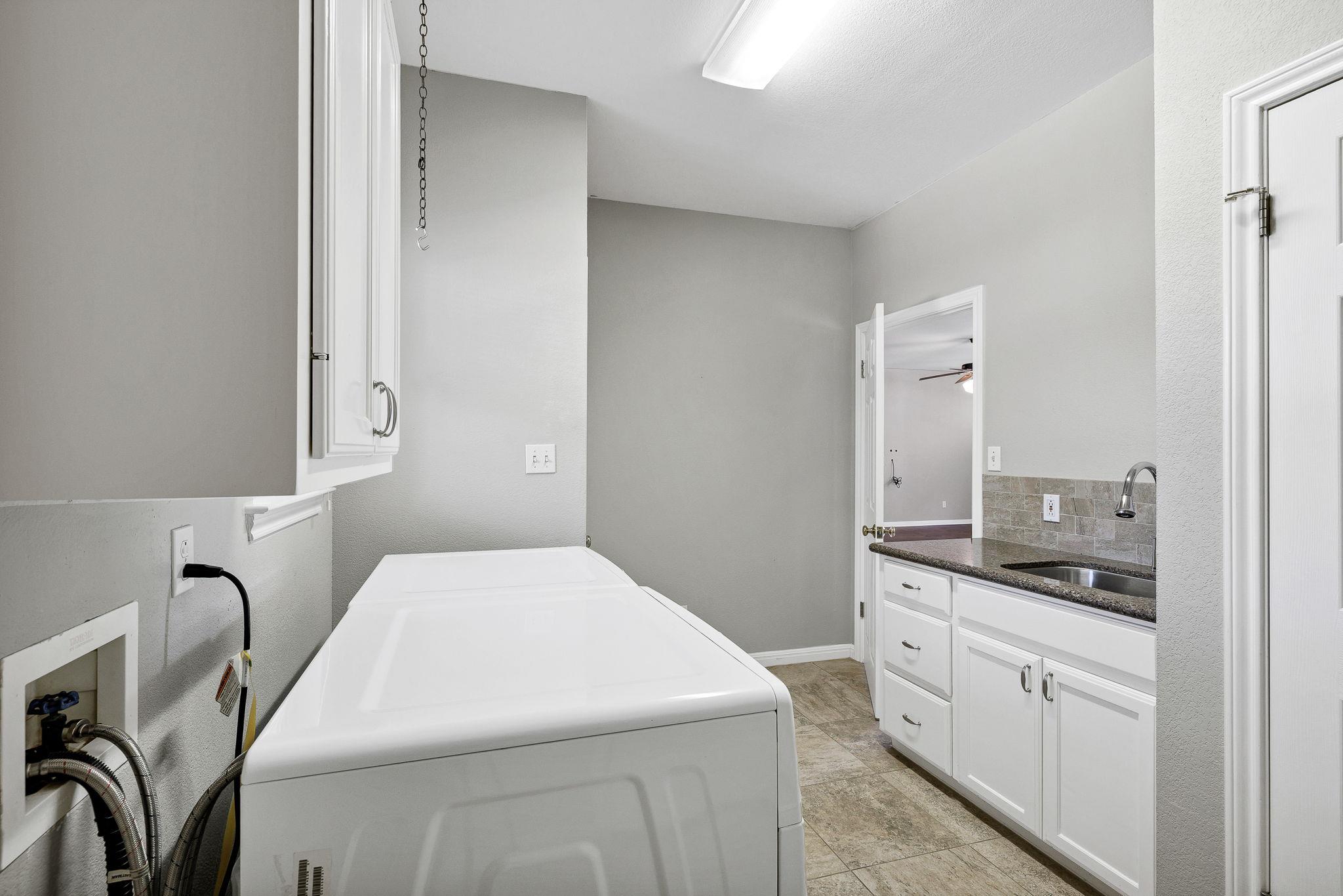 3016 Tradewind Dr, Spicewood, TX 78669