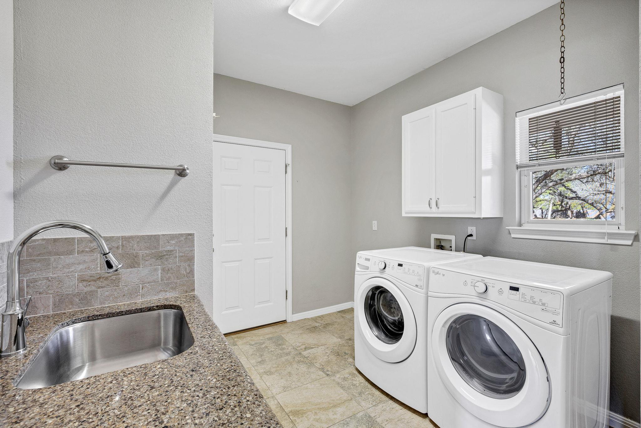 3016 Tradewind Dr, Spicewood, TX 78669