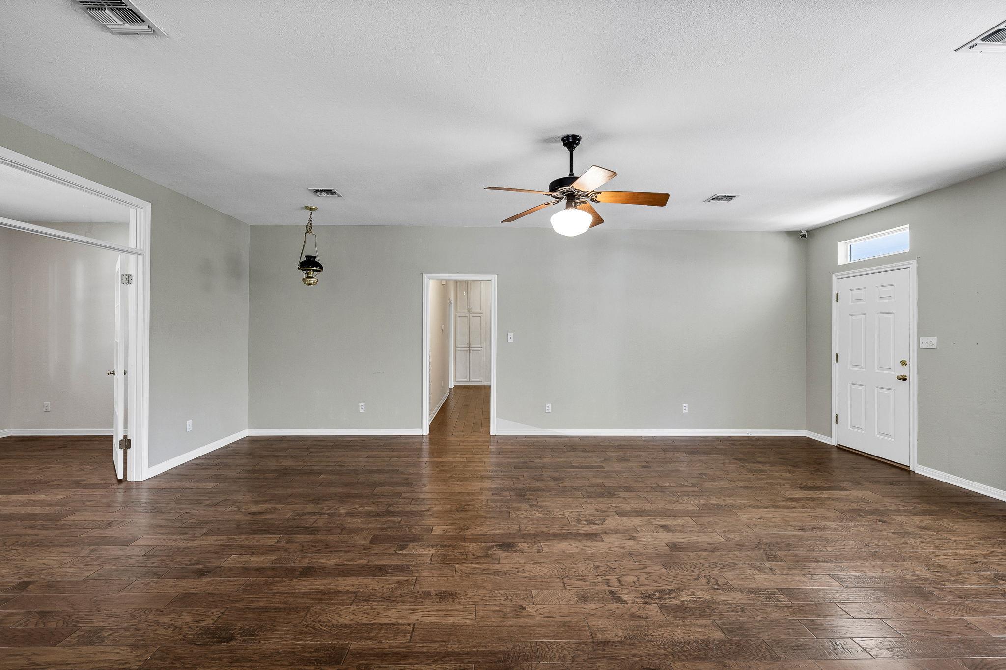 3016 Tradewind Dr, Spicewood, TX 78669