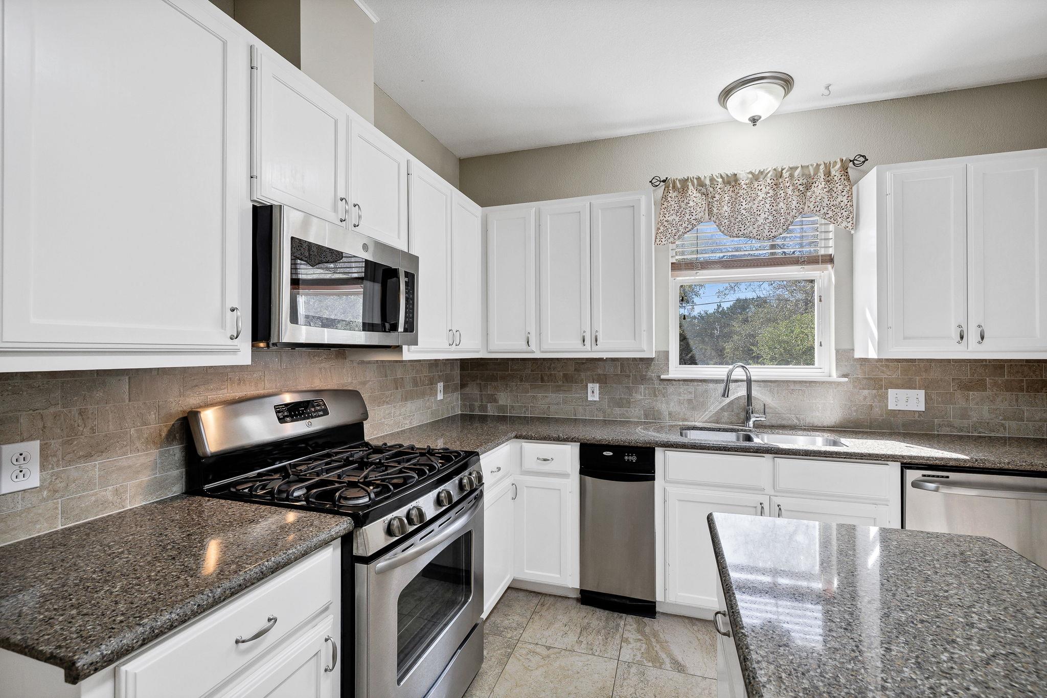 3016 Tradewind Dr, Spicewood, TX 78669