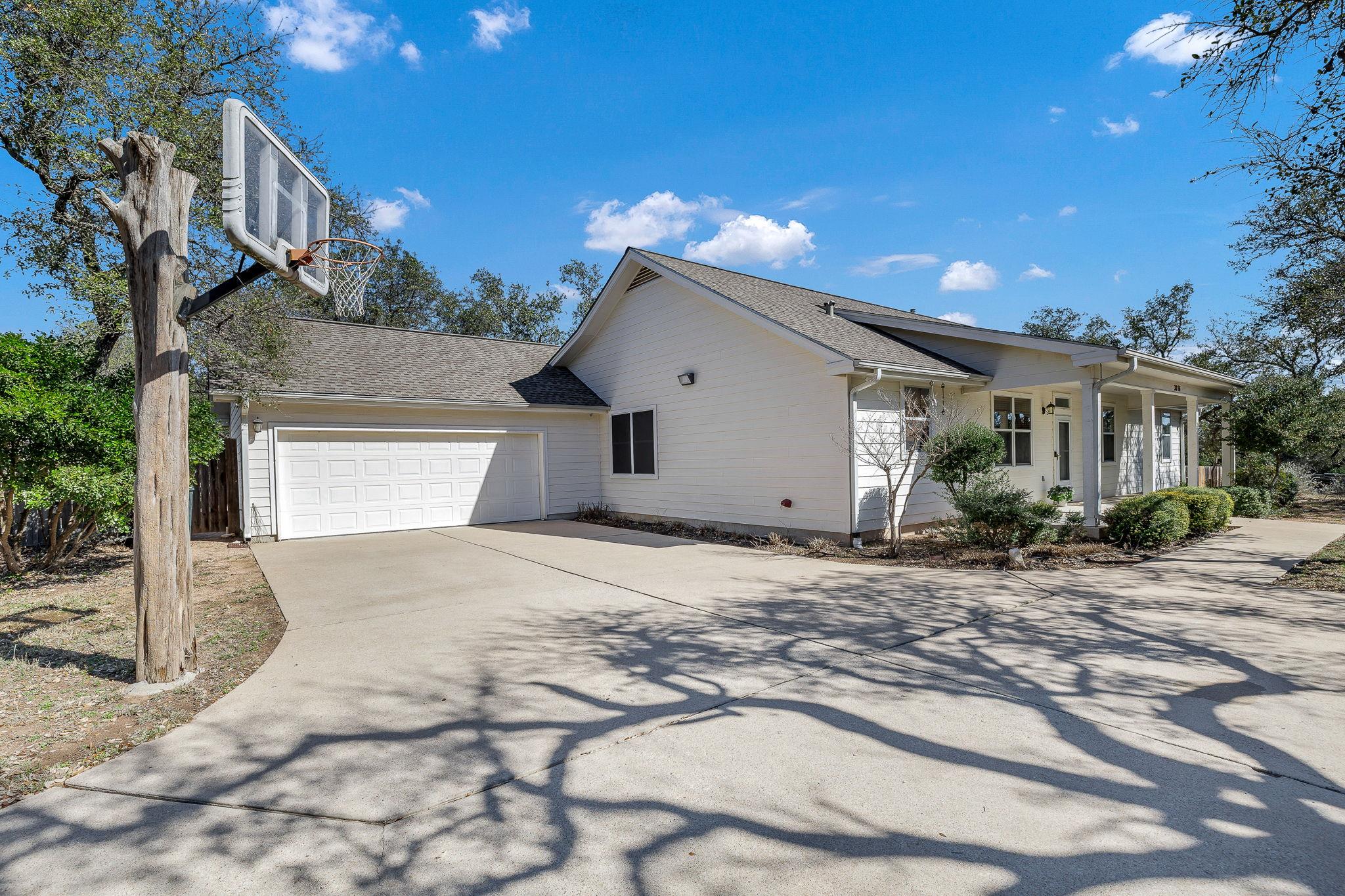 3016 Tradewind Dr, Spicewood, TX 78669