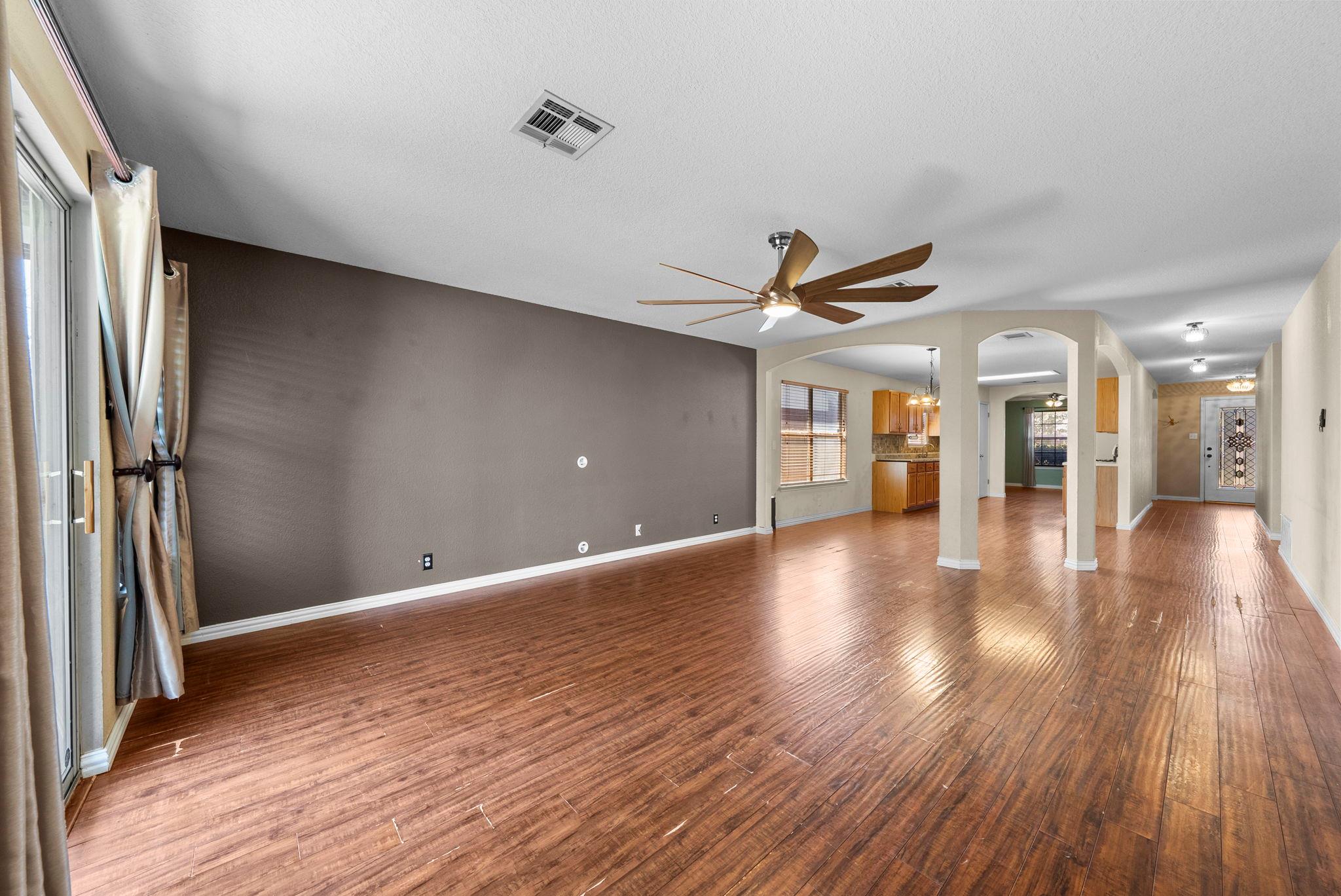 202 Matthew Cv, Hutto, TX 78634