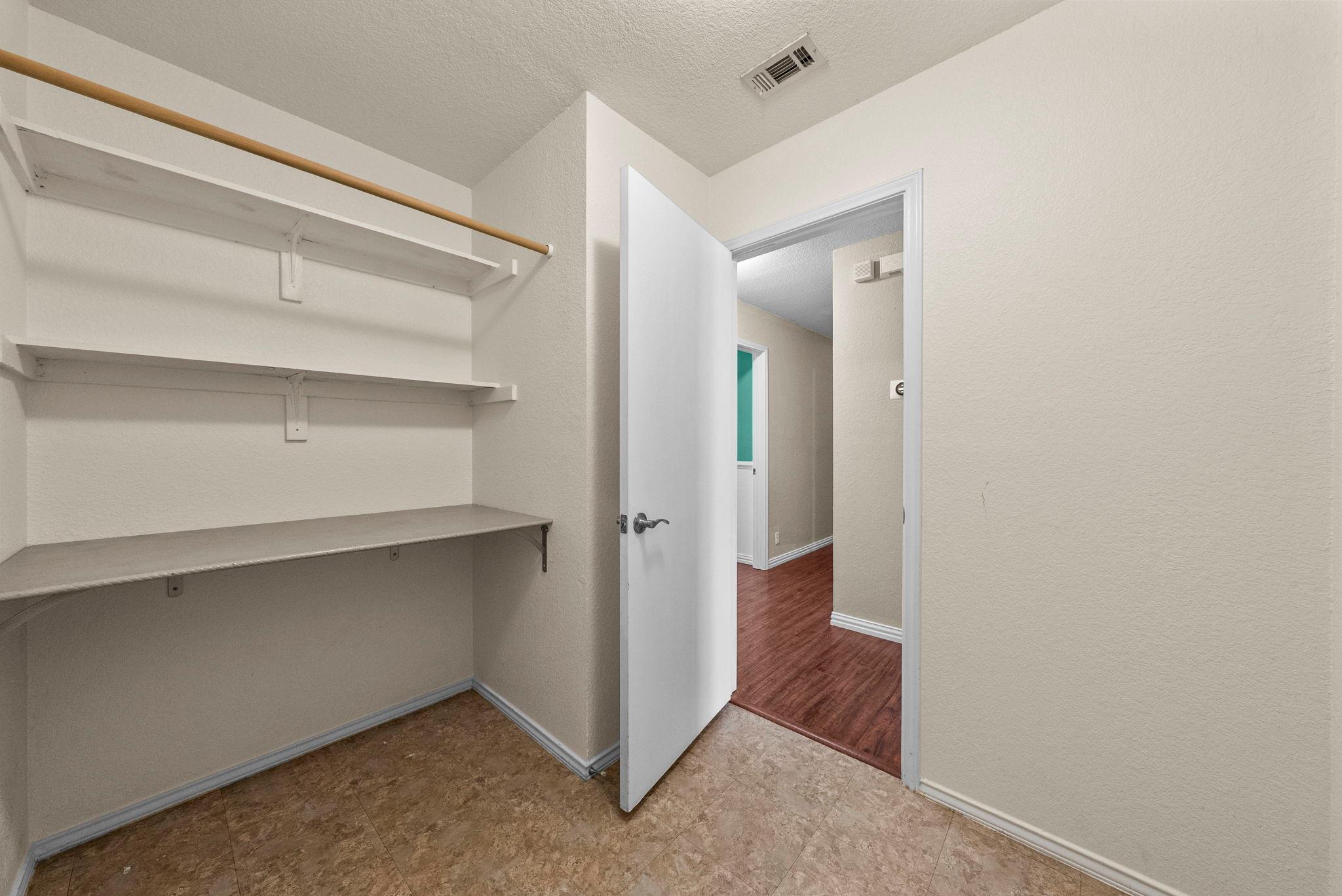 202 Matthew Cv, Hutto, TX 78634