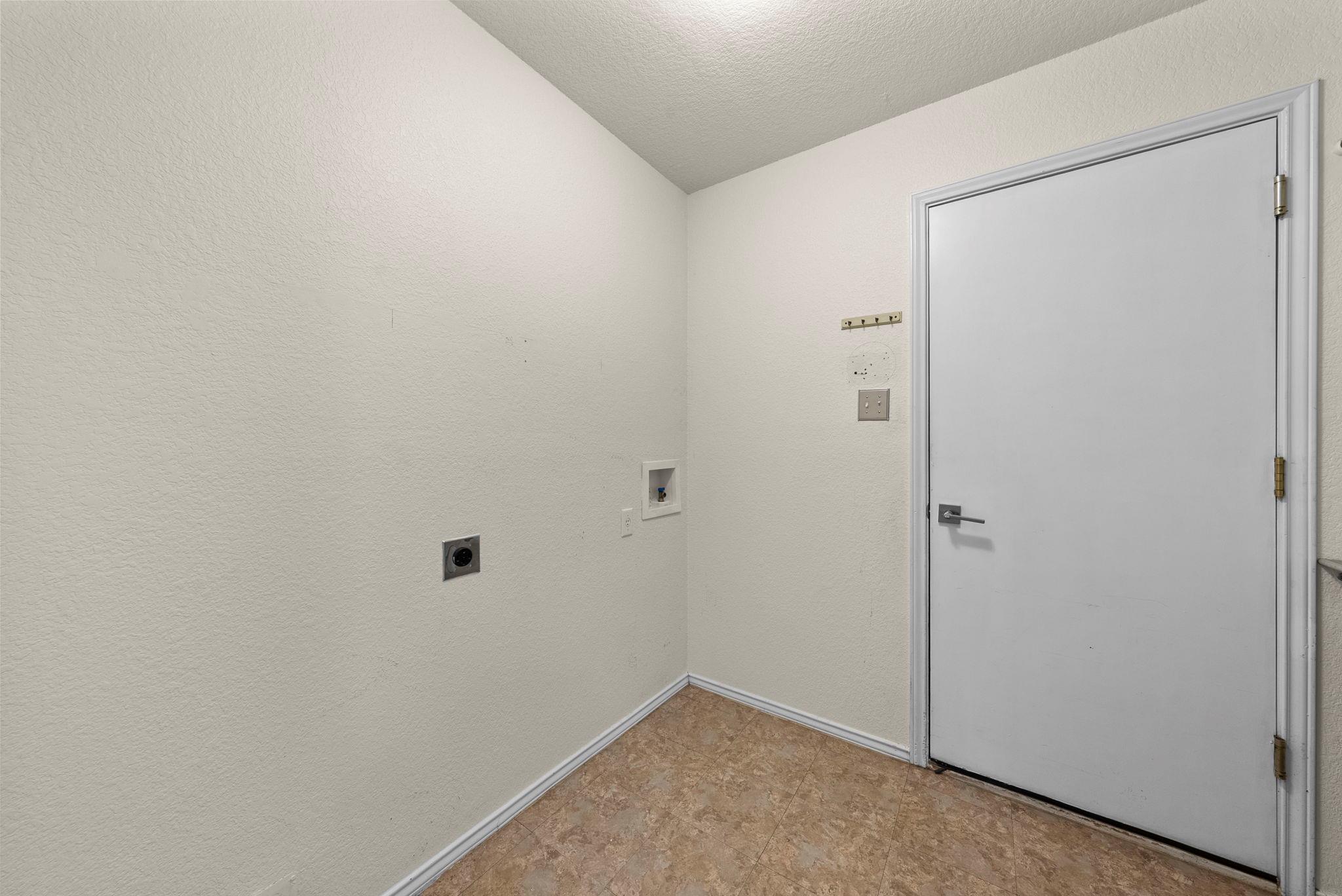 202 Matthew Cv, Hutto, TX 78634