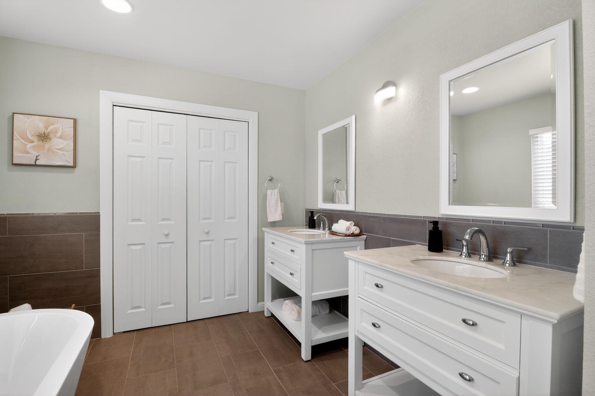 12329 Deerbrook Trl, Austin, TX 78750