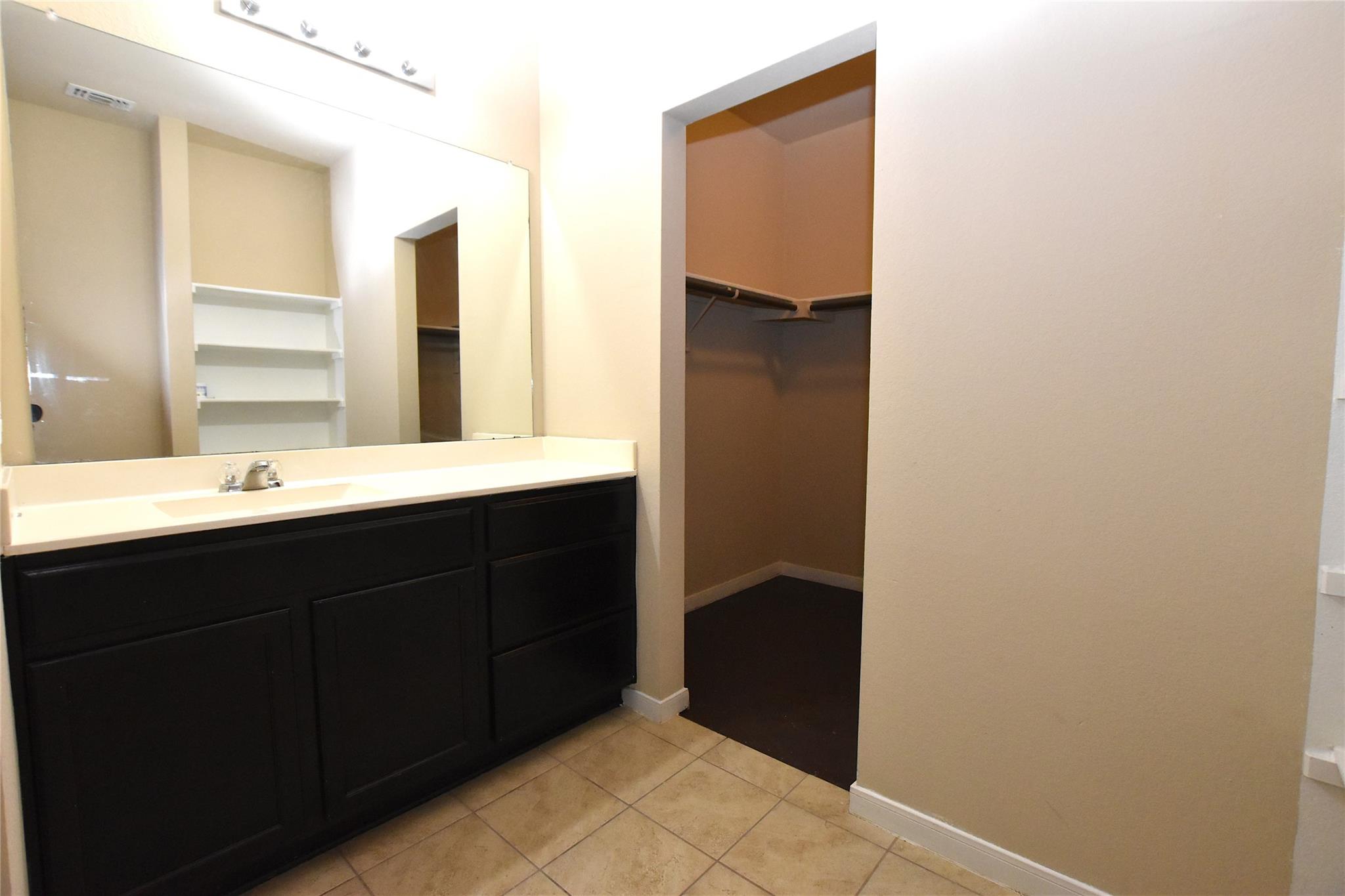 5725 RODERICK Dr, Austin, TX 78724