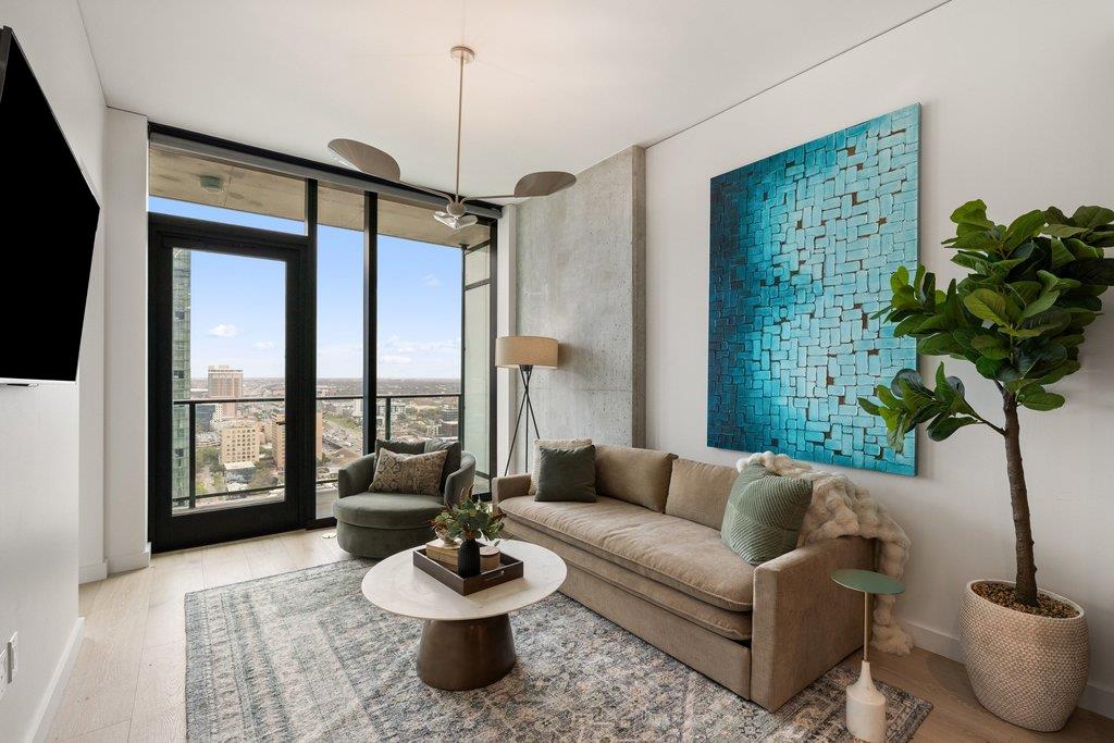 610 Davis St # 2811, Austin, TX 78701