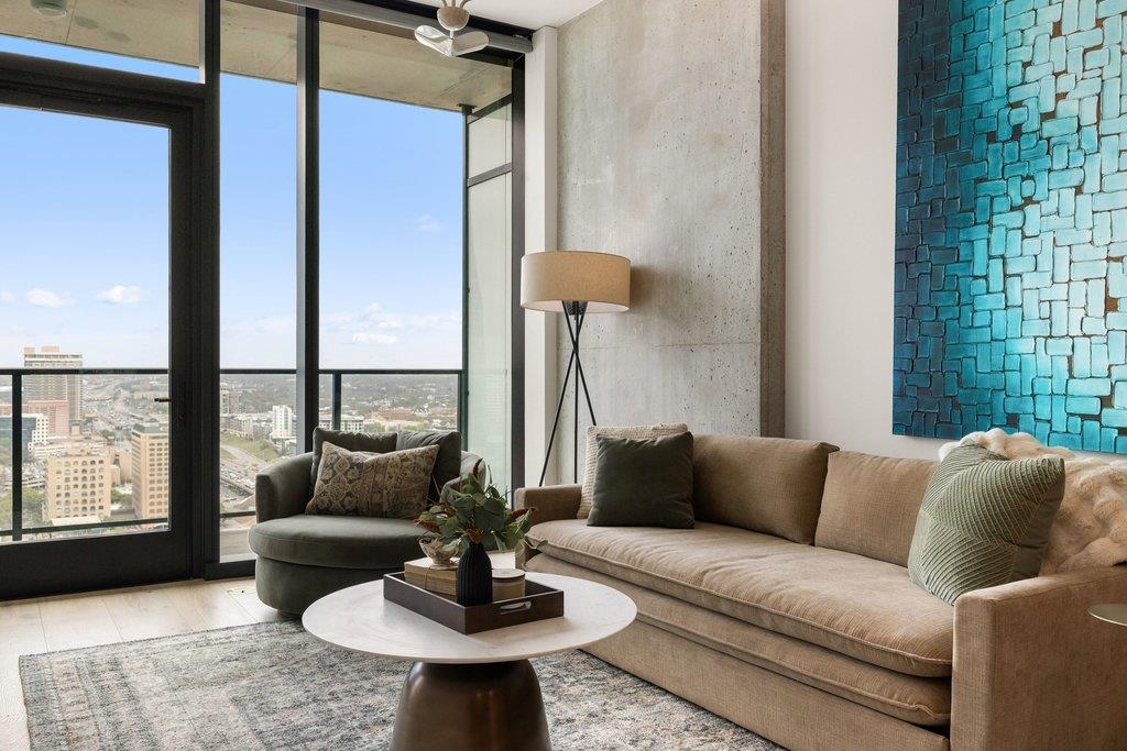 610 Davis St # 2811, Austin, TX 78701