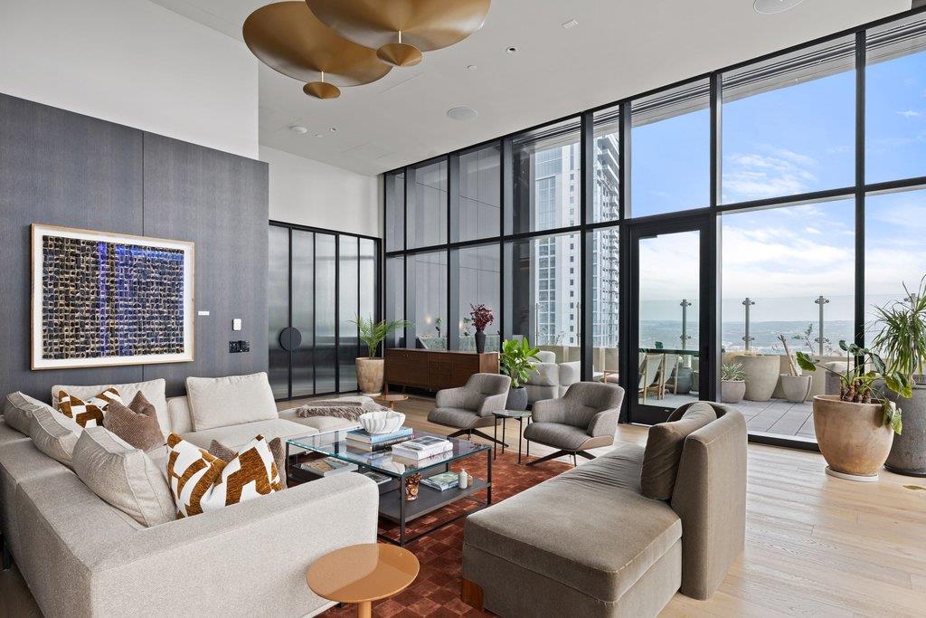 610 Davis St # 2811, Austin, TX 78701