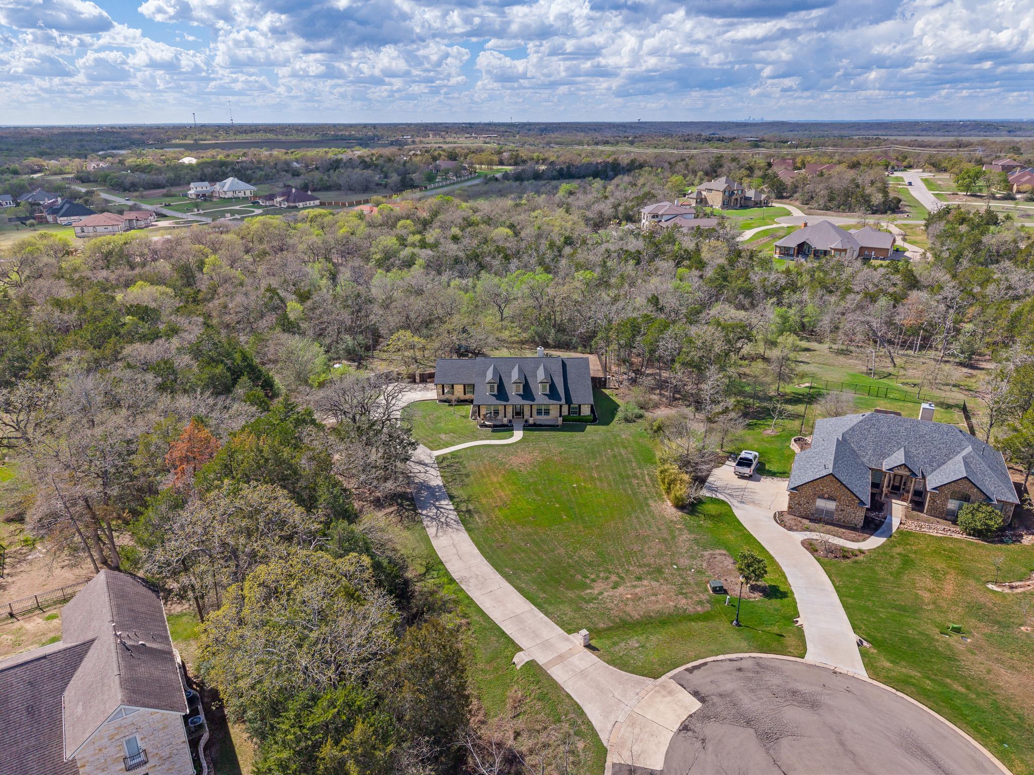 142 Carriage Ct, Bastrop, TX 78602