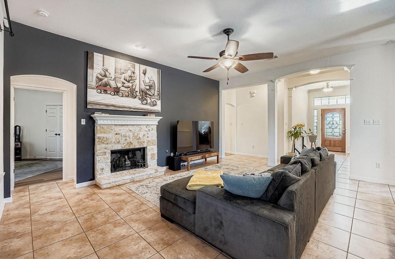 142 Carriage Ct, Bastrop, TX 78602